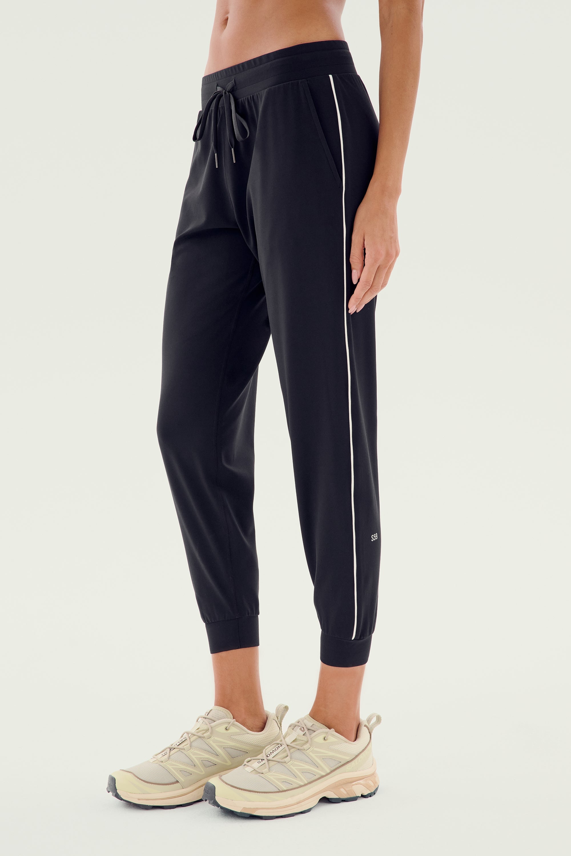 Airweight Jogger 7/8 with Piping