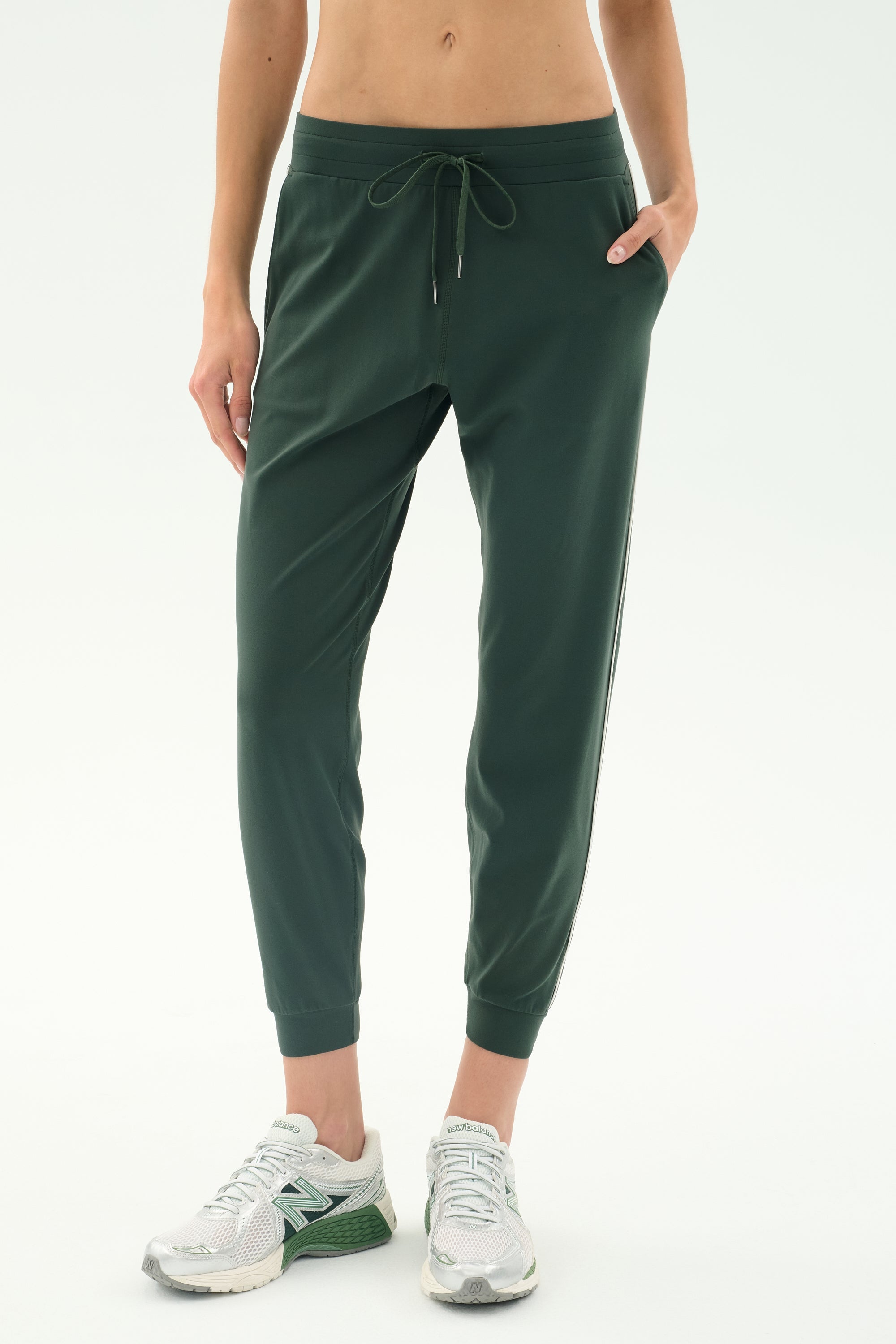 Airweight Jogger 7/8 with Piping - Military/White