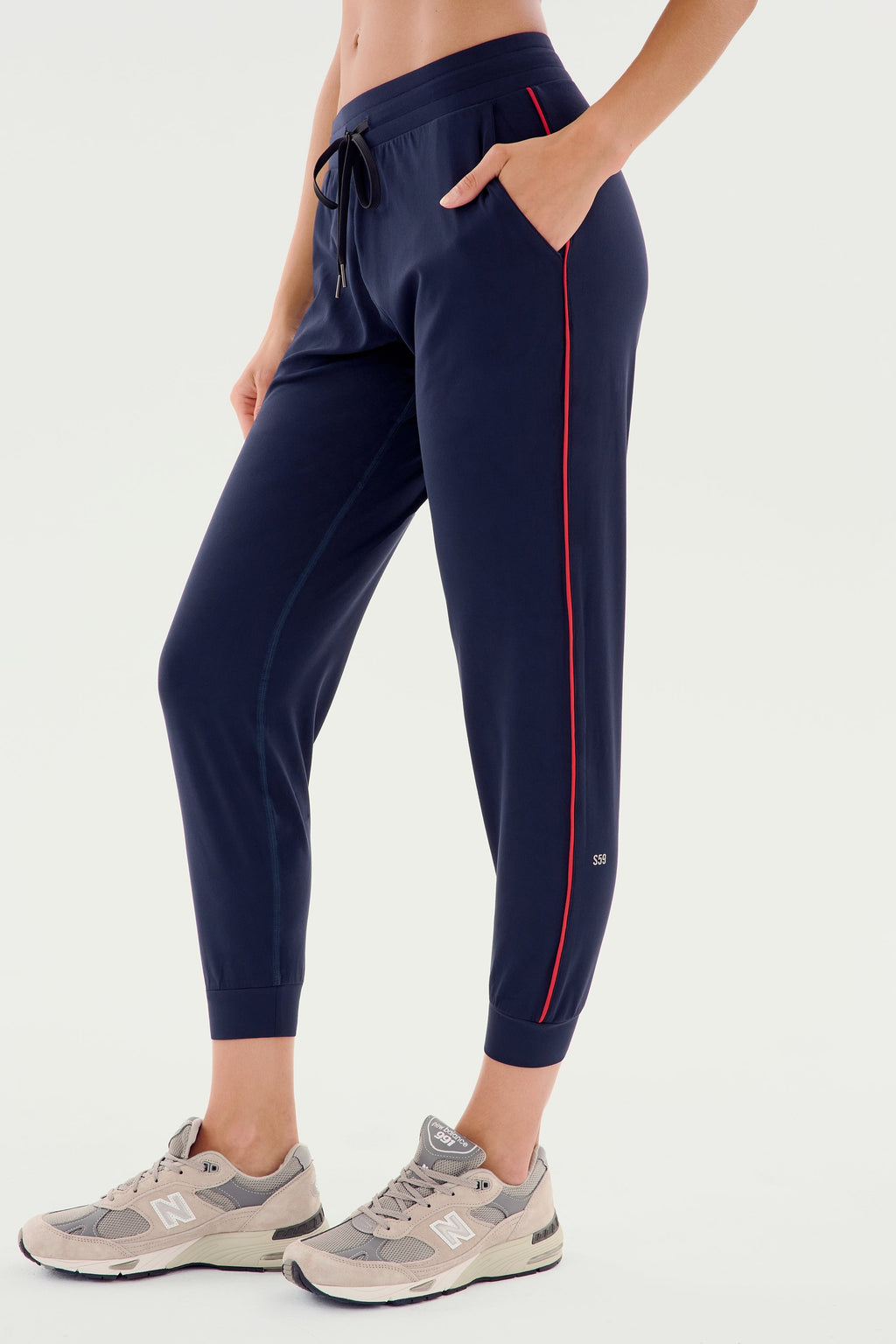 Airweight Jogger 7/8 with Piping
