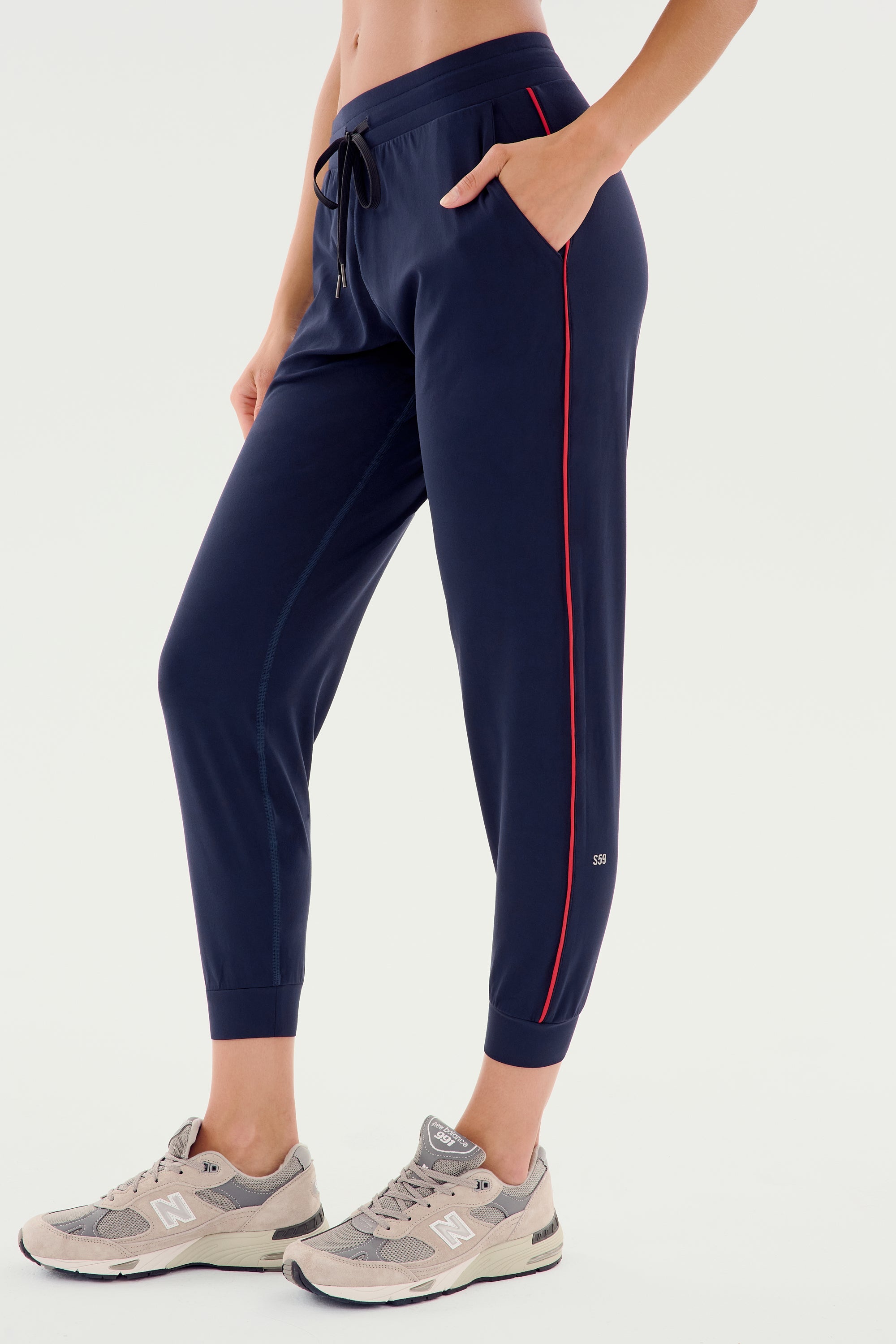 Airweight Jogger 7/8 with Piping